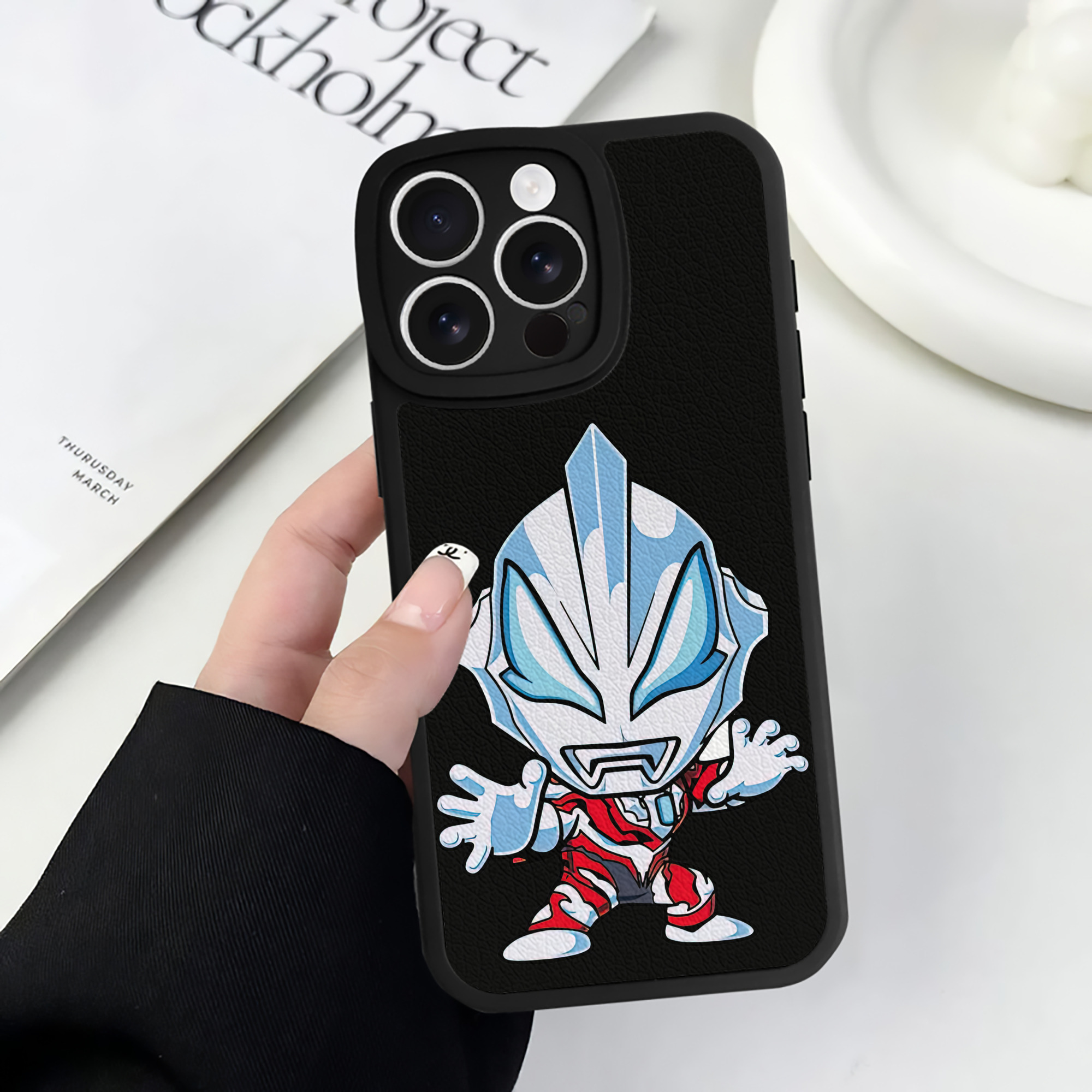 （画像用） ウルトラマン Ultraman 【iPhone 16シリーズ対応】シリコンスマホケース（レザー調） 材質：シリコン